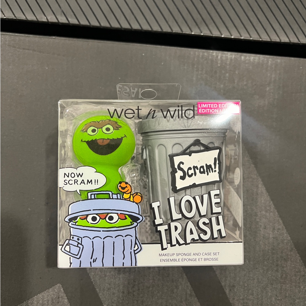 Make up sponge and case